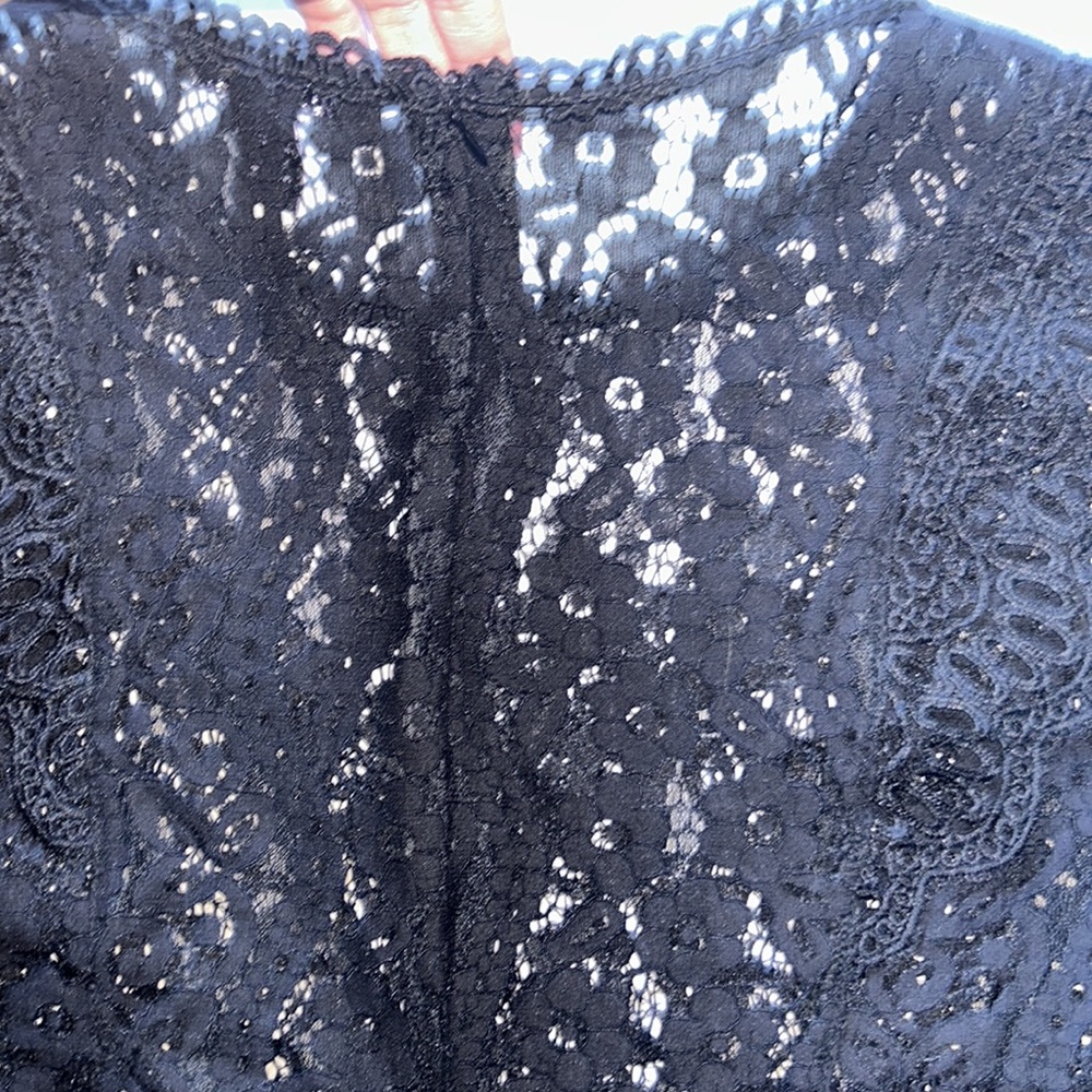 Lace Sleeveless Blouse - Picture 7 of 7